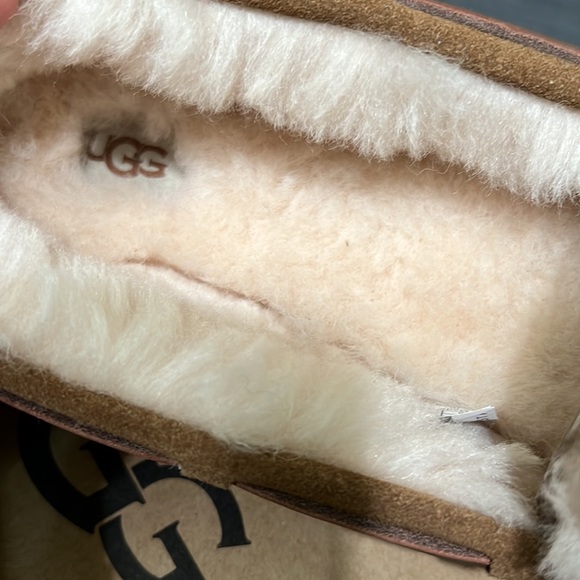 *new* kids Ugg Slippers - Picture 4 of 7